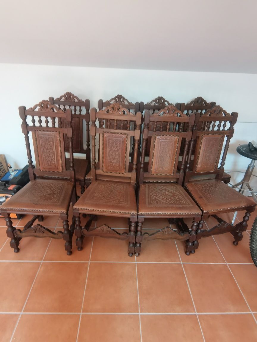 Mobília de sala de jantar antiga