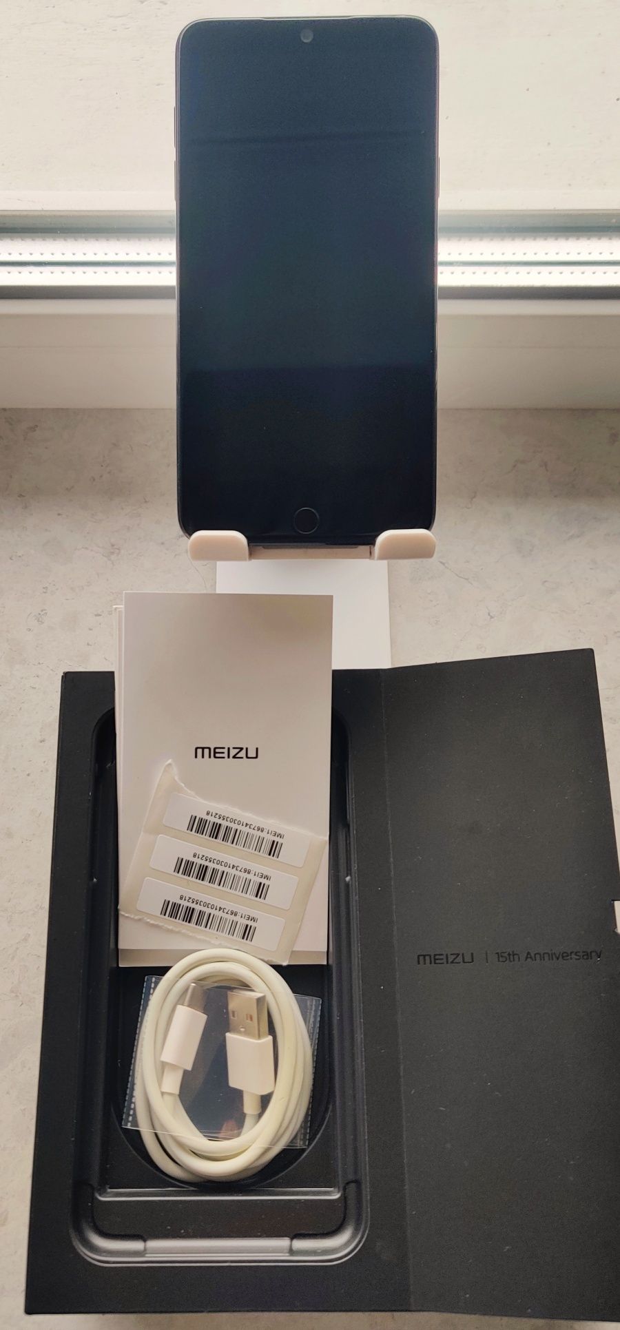 Продам Meizu 15 lite 4/64 (полный комплект)