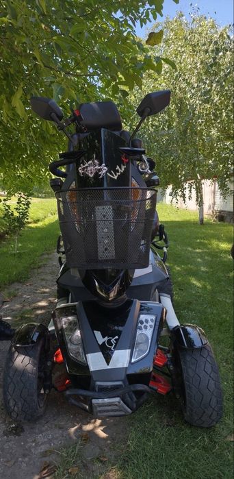 Електроскутер 2015 року