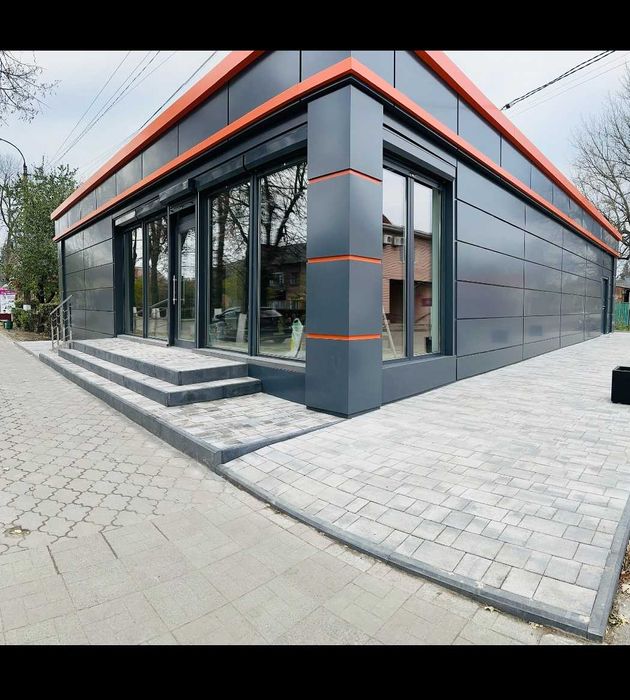 Здається у оренду просторий магазин у відмінній локації. 180 кв.м