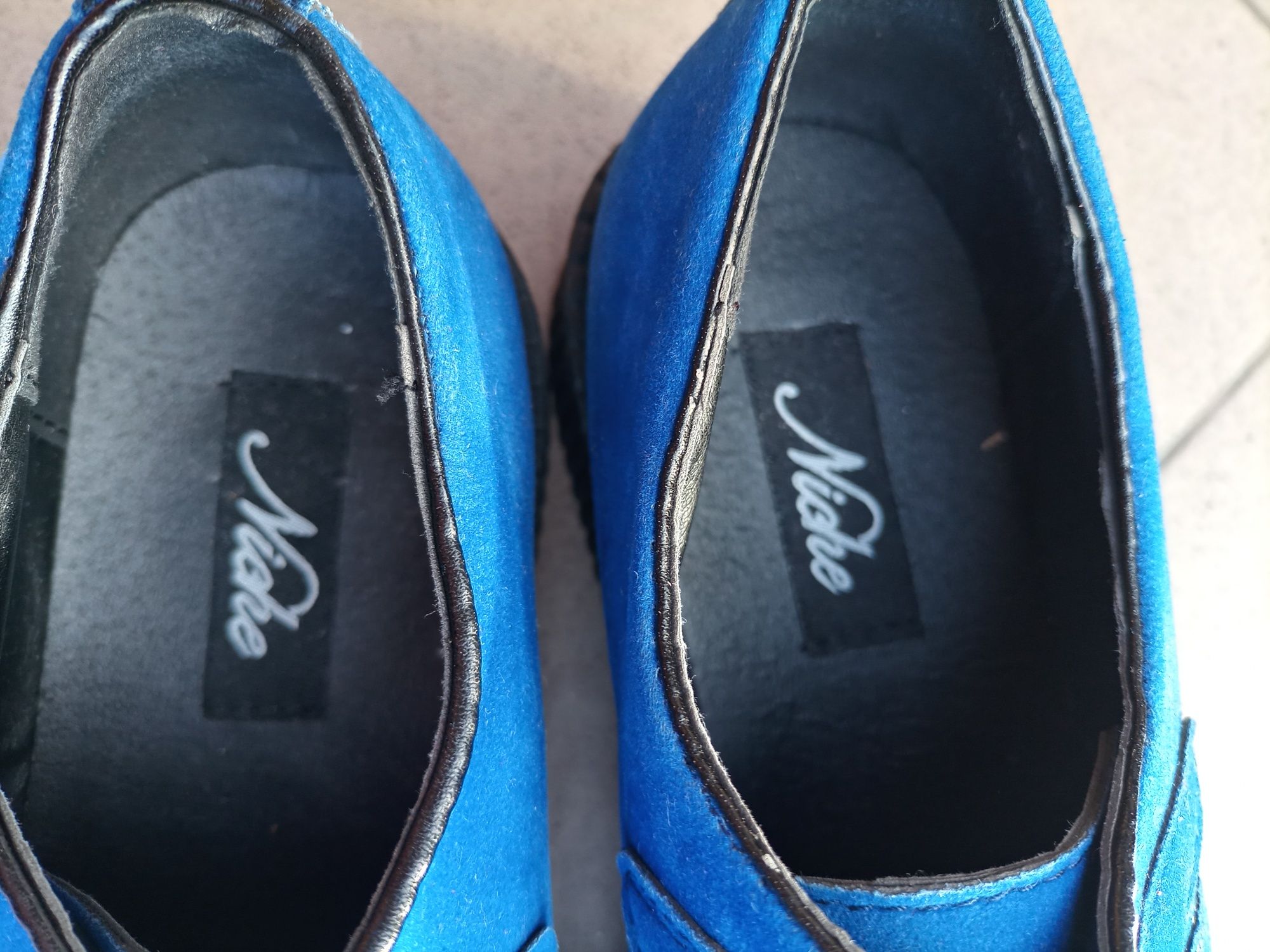 Buty na koturnie