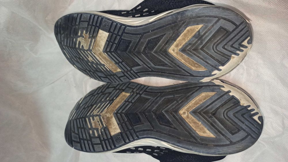 Летние кроссовки  в отличном состоянии