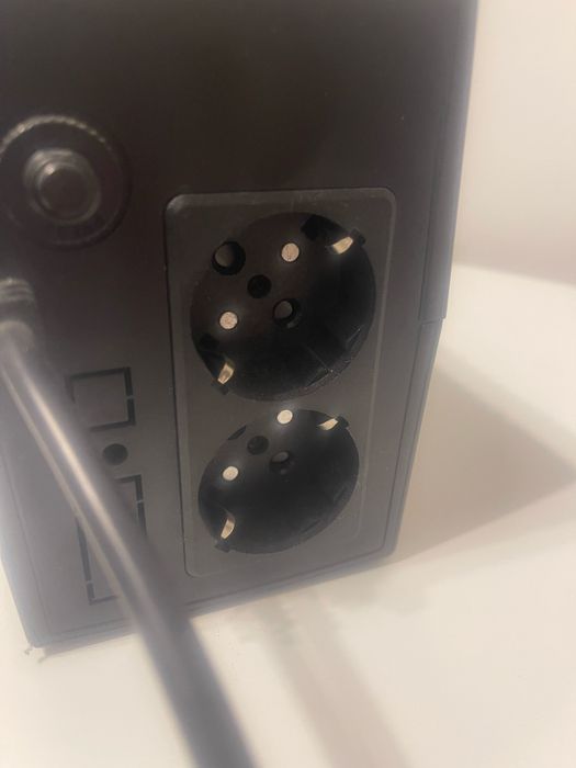 Джерело безперебійного живлення