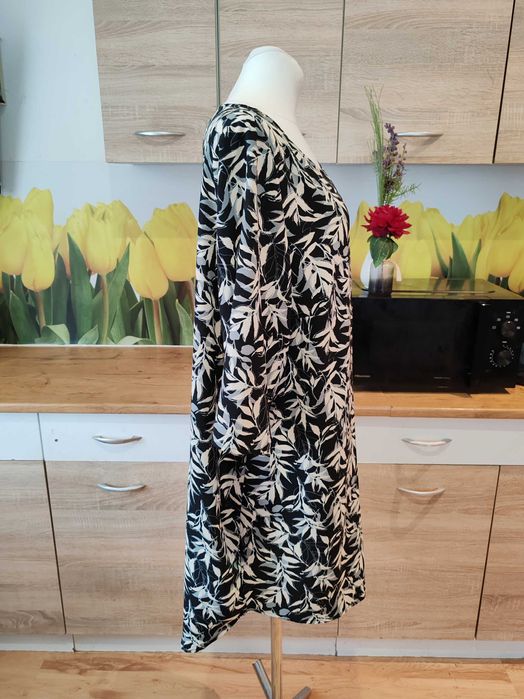 Lekka wizytowa sukienka Zizzi rozmia ok 46/48 poliester/elastan listki