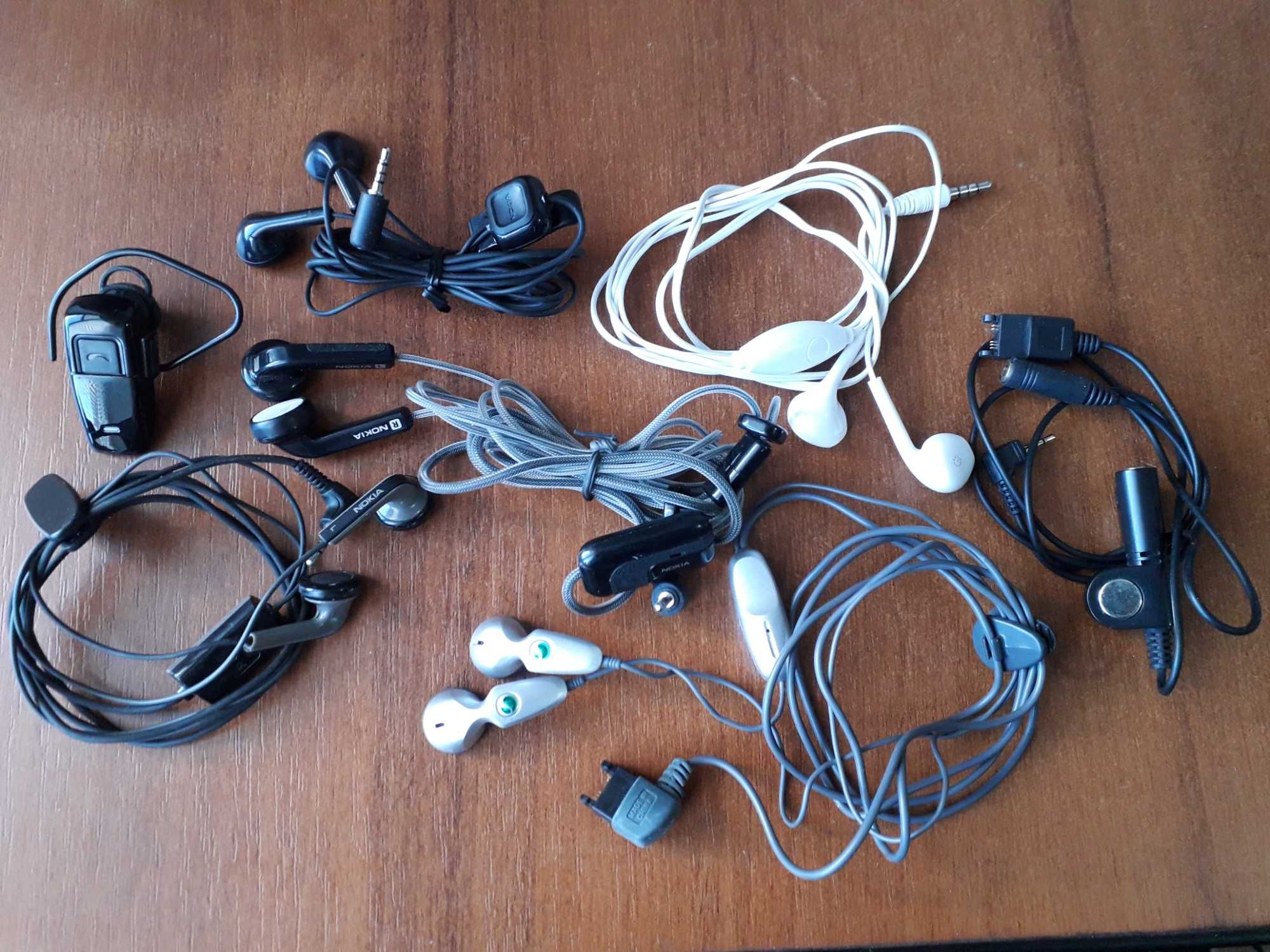 Динаміки. Наушники. Блоки живлення, зарядні. Кабель USB.