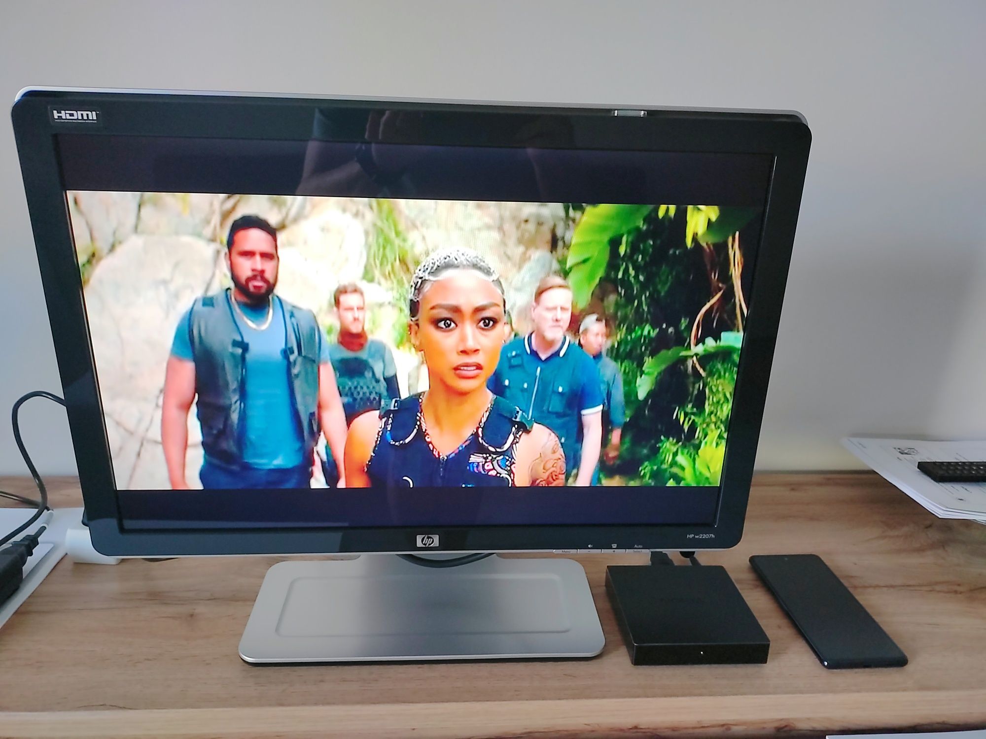 Monitor 22 cale LCD HP Pavilion HDMI, VGA, 2xUSB, Głośniki, Obrót 90st
