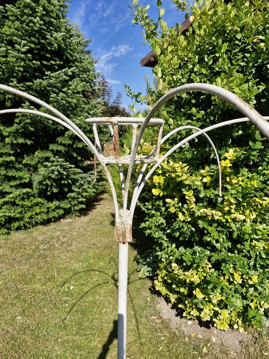 Wieszak na kwiaty, metalowy kwietnik