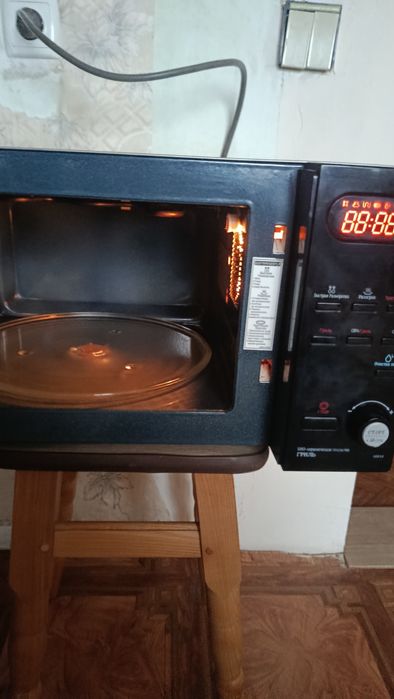 Мікрохвильова  микроволновка Samsung СВЧ+ гриль не працює