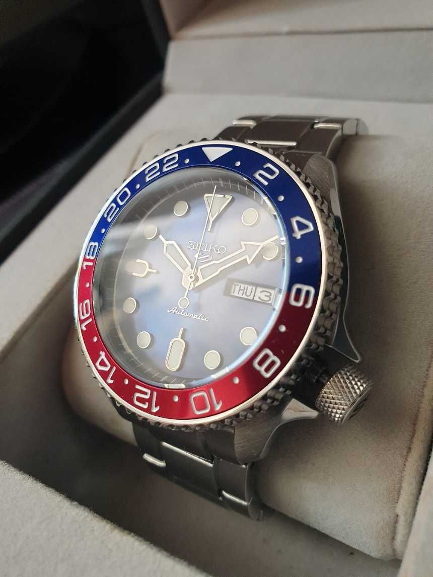 Seiko SKX Pepsi Mod Automatic - zegarek automatyczny na bransolecie