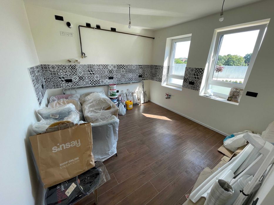 Продам 5 кімнатний будинок 211 кв.м. с. Солуки!