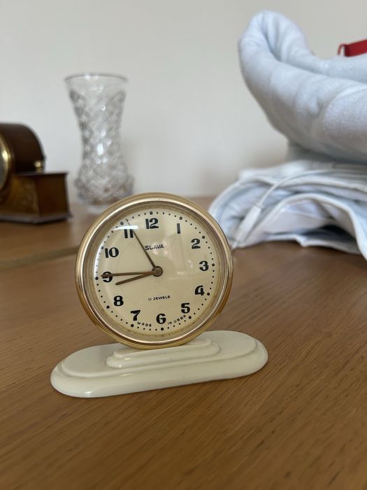 Stary zegar budzik nakręcany