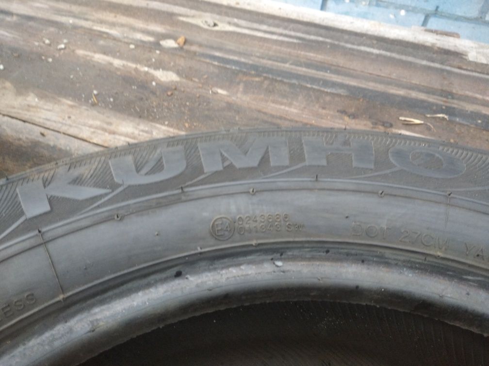 Продам резину 235/60 R18 Kumho