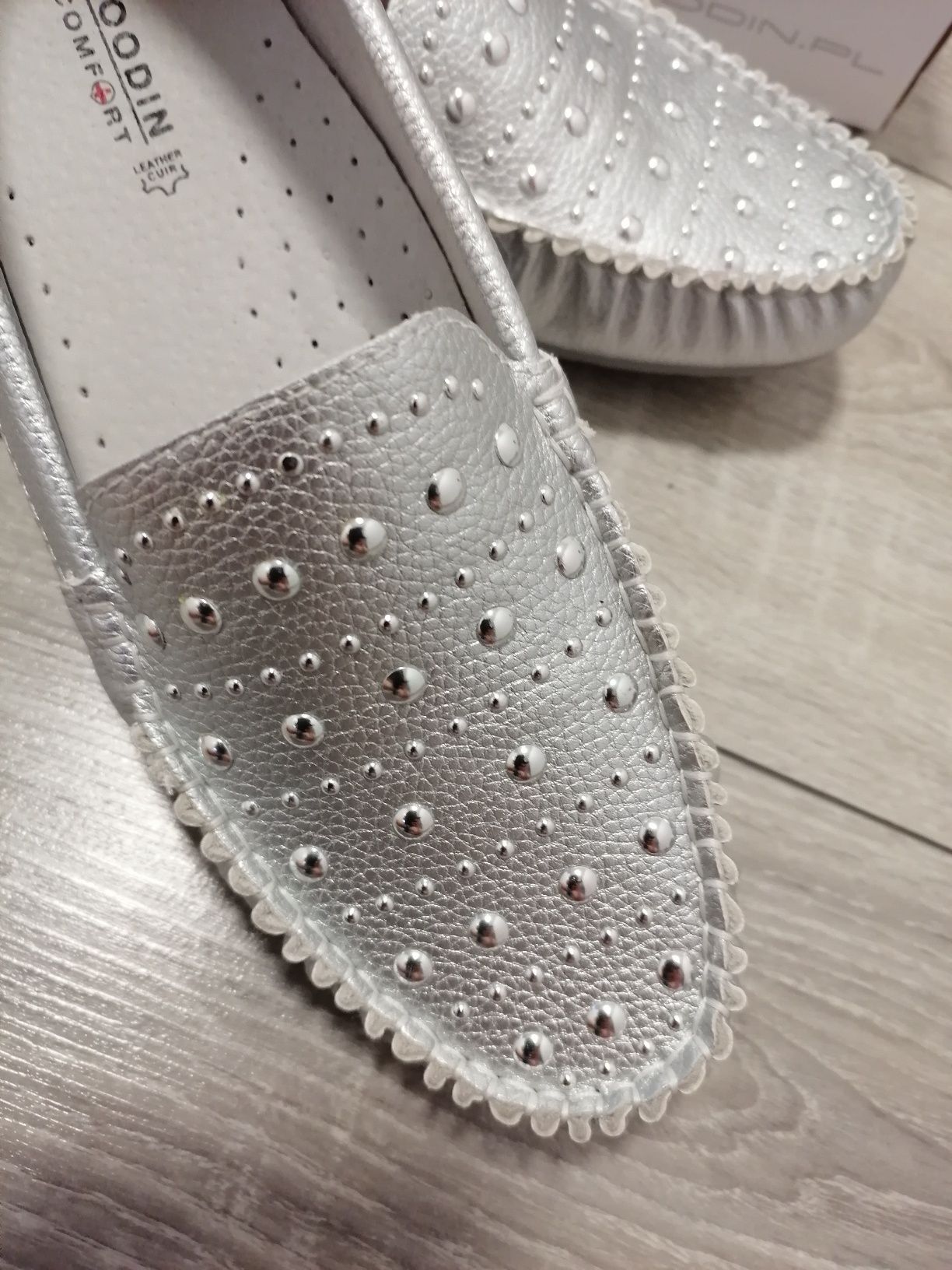Srebrne mokasyny Goodin  37/38 wkładka 24cm. Nowe.