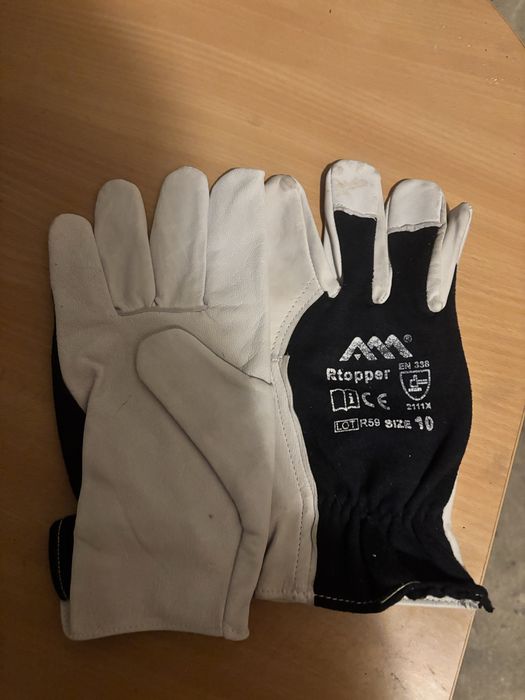 Rekawice z koziej skory
