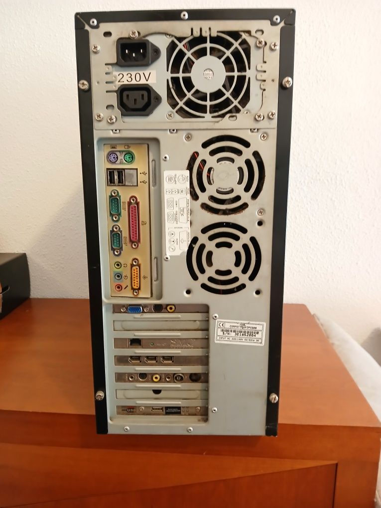 Computador torre Tsunami
