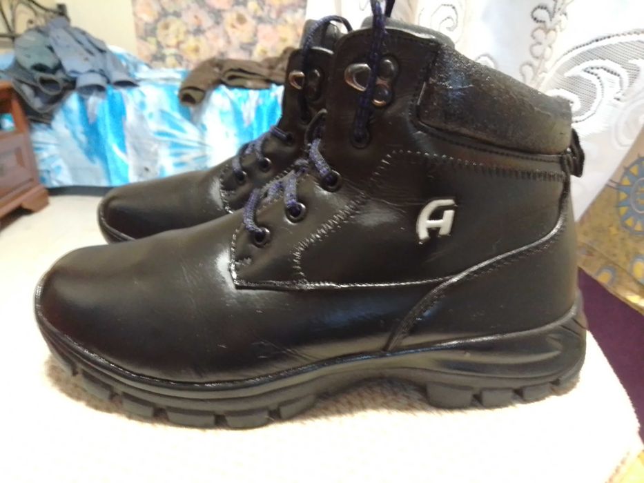 Продаются зимние ботинки