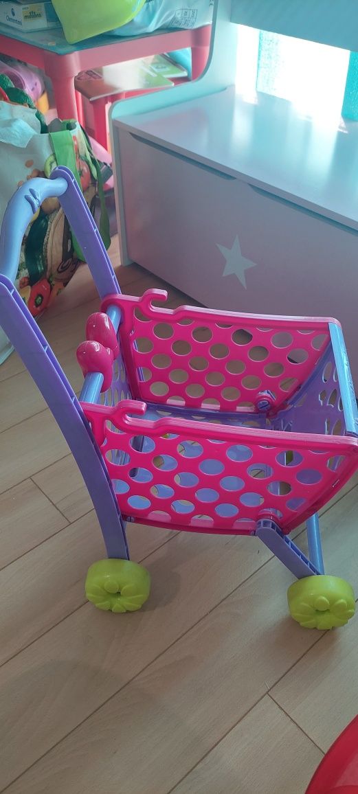 Carrinho Minnie e Peluches de Criança
