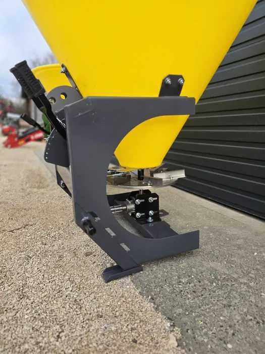 Nowy desing - 6 łopatek rozsiewających z regulacją 4-24 rozsiewacz