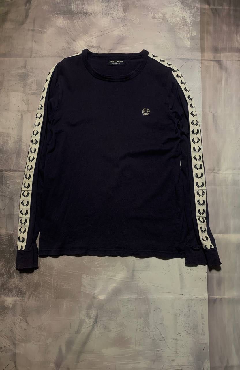 Лонгслив Fred Perry на лампасах