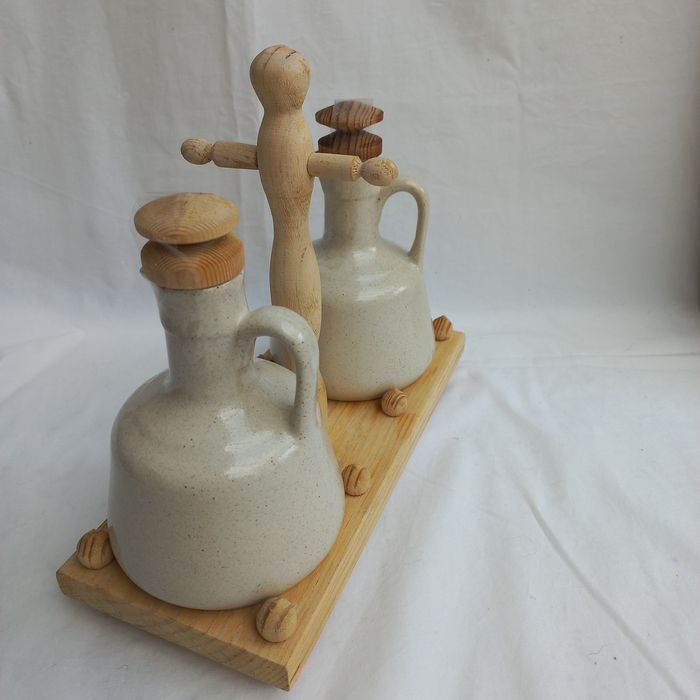 Galheteiro em loiça Grés e suporte madeira