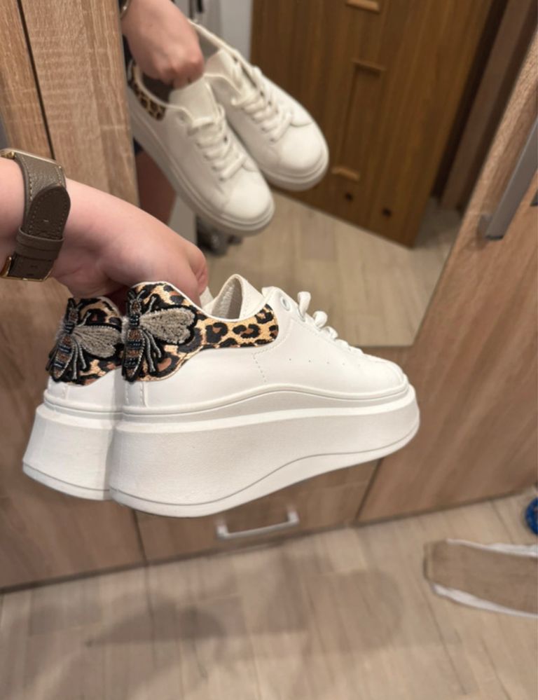 biale buty na wysokiej podeszwie butik