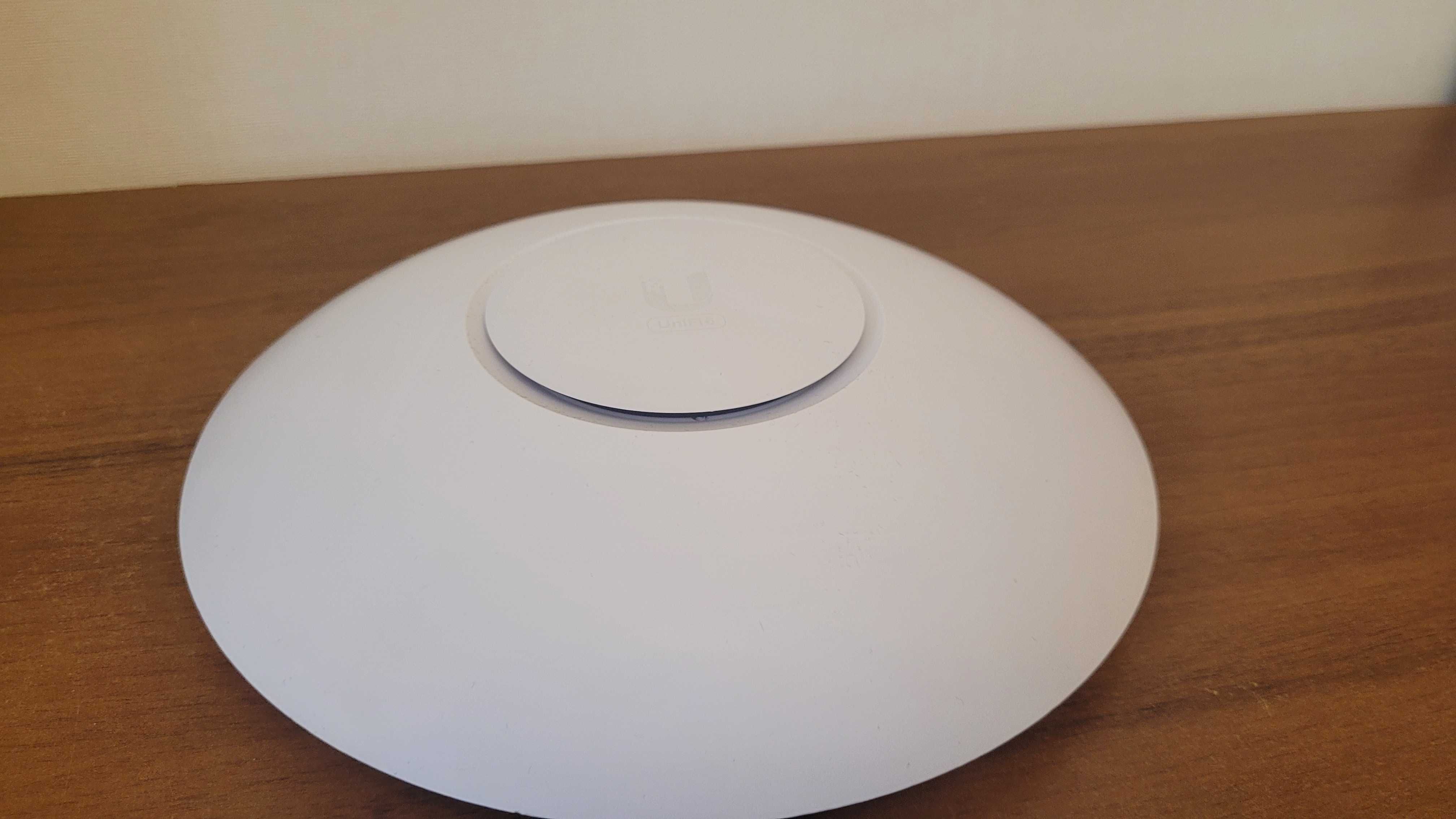 Ubiquiti UniFi 6 Long-Range (U6-LR) — Wi-Fi точка доступа 802.11ax