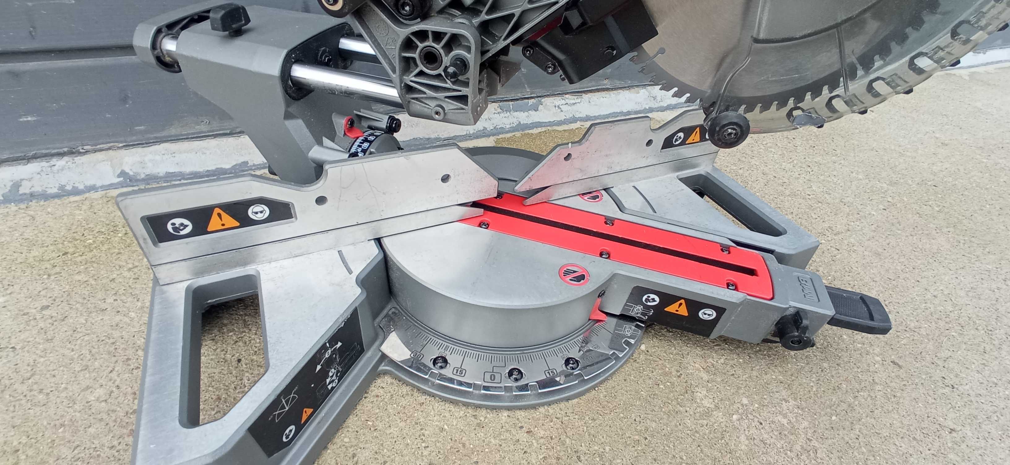Milwaukee 18v 190mm Ukośnice z posuwem