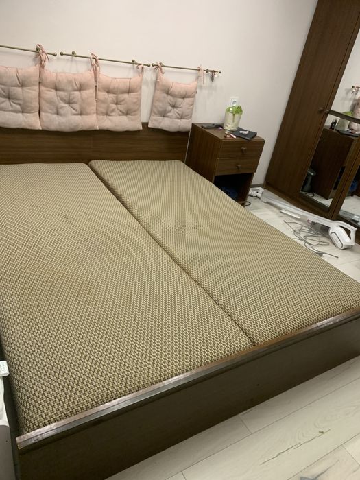 Двоспальне ліжко