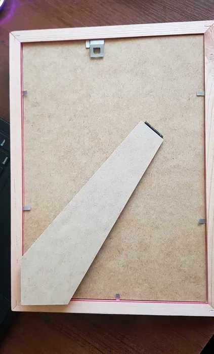 RAMKA DREWNIANA 21x30cm czerwona p571