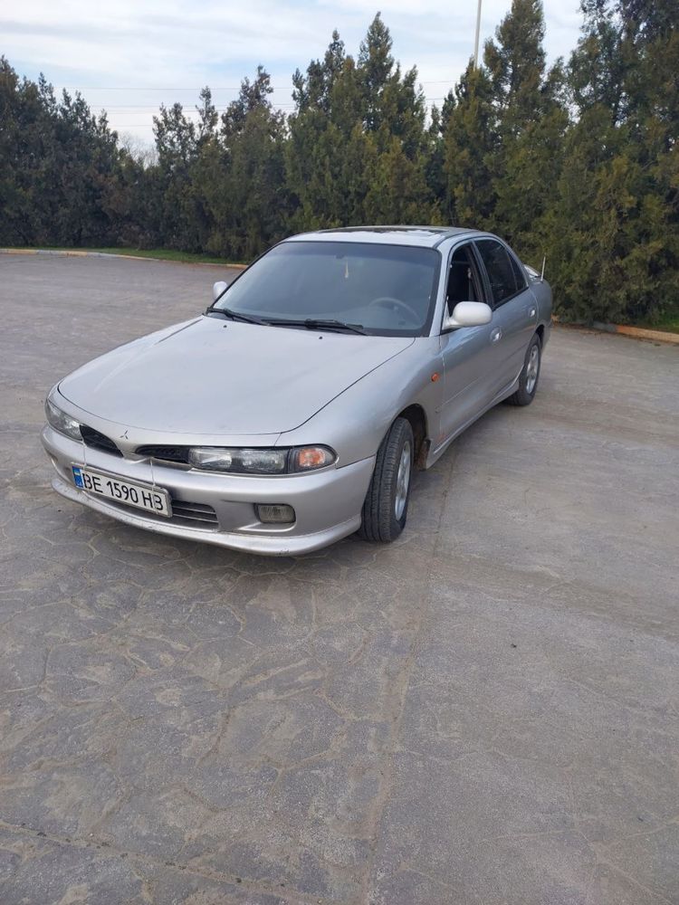 Продам mitsubishi galant с переоформленням.