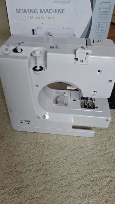 Машинка швейна нова