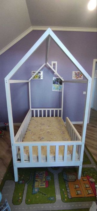 Дитяче ліжечко будиночок