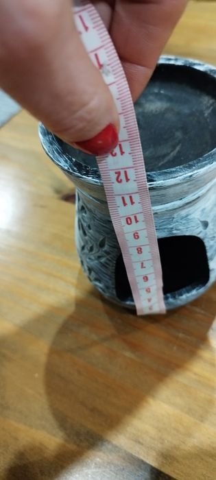 Ceramiczny kominek na olejki zapachowe.