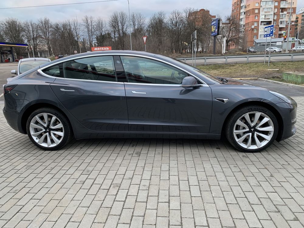 Tesla model 3, 2018 long range