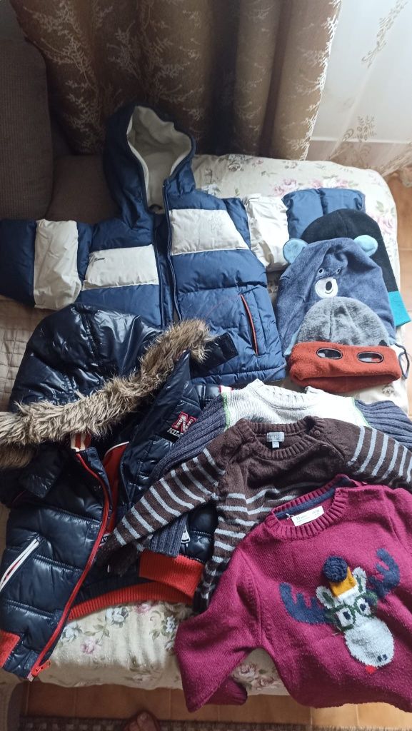 Roupa e calçado p/crianças com idade de 0,6 até 24 m  Zippy, H&M, etc