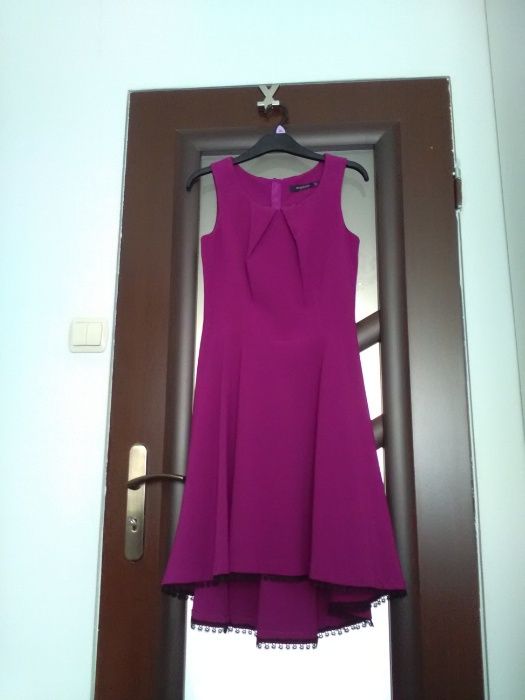 Sukienka elegancka fioletowa marki Reserved w rozmiarze 36/S