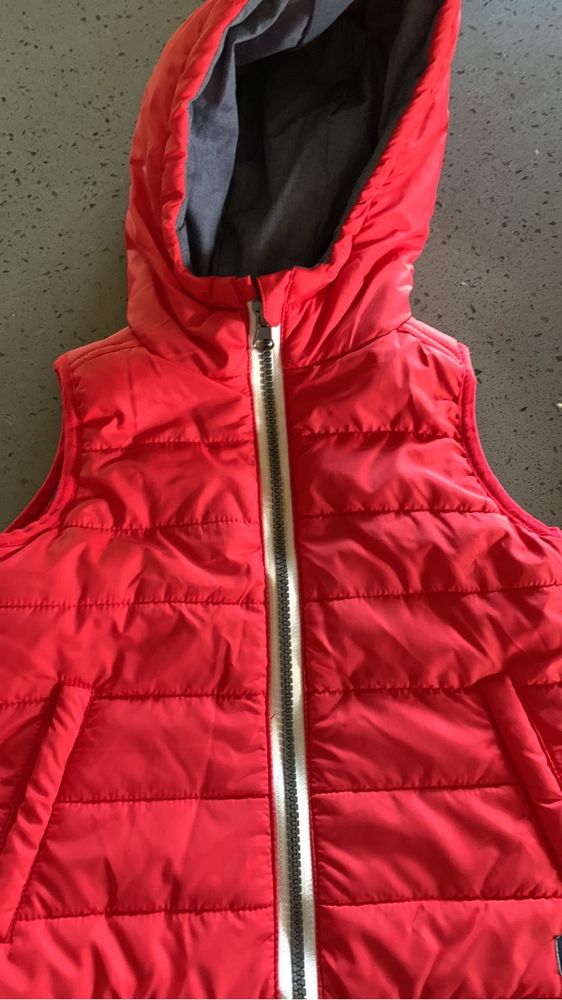 Colete vermelho menino