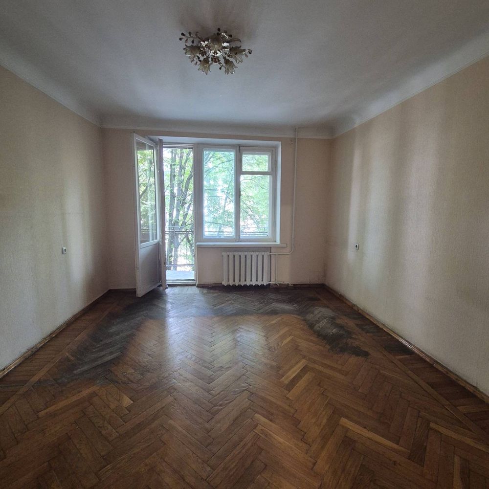 Простора 2к.кв , 64 м.кв в центрі !!