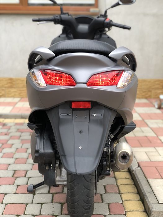 Скутер  Suzuki Burgman 2015 рік
