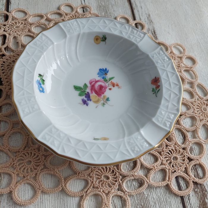Popielniczka Hutschenreuther Dresden biała porcelana ukwiecona, zdobio