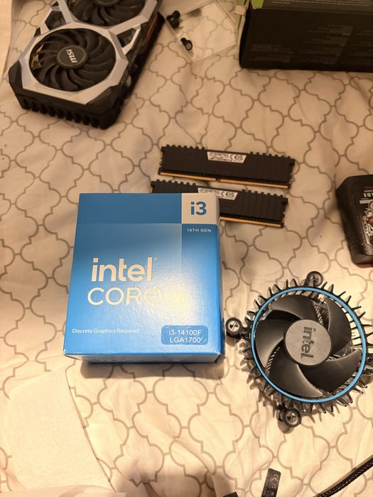 Procesor Intel i3 14100f + Chłodzenie Intel Stock + pasta