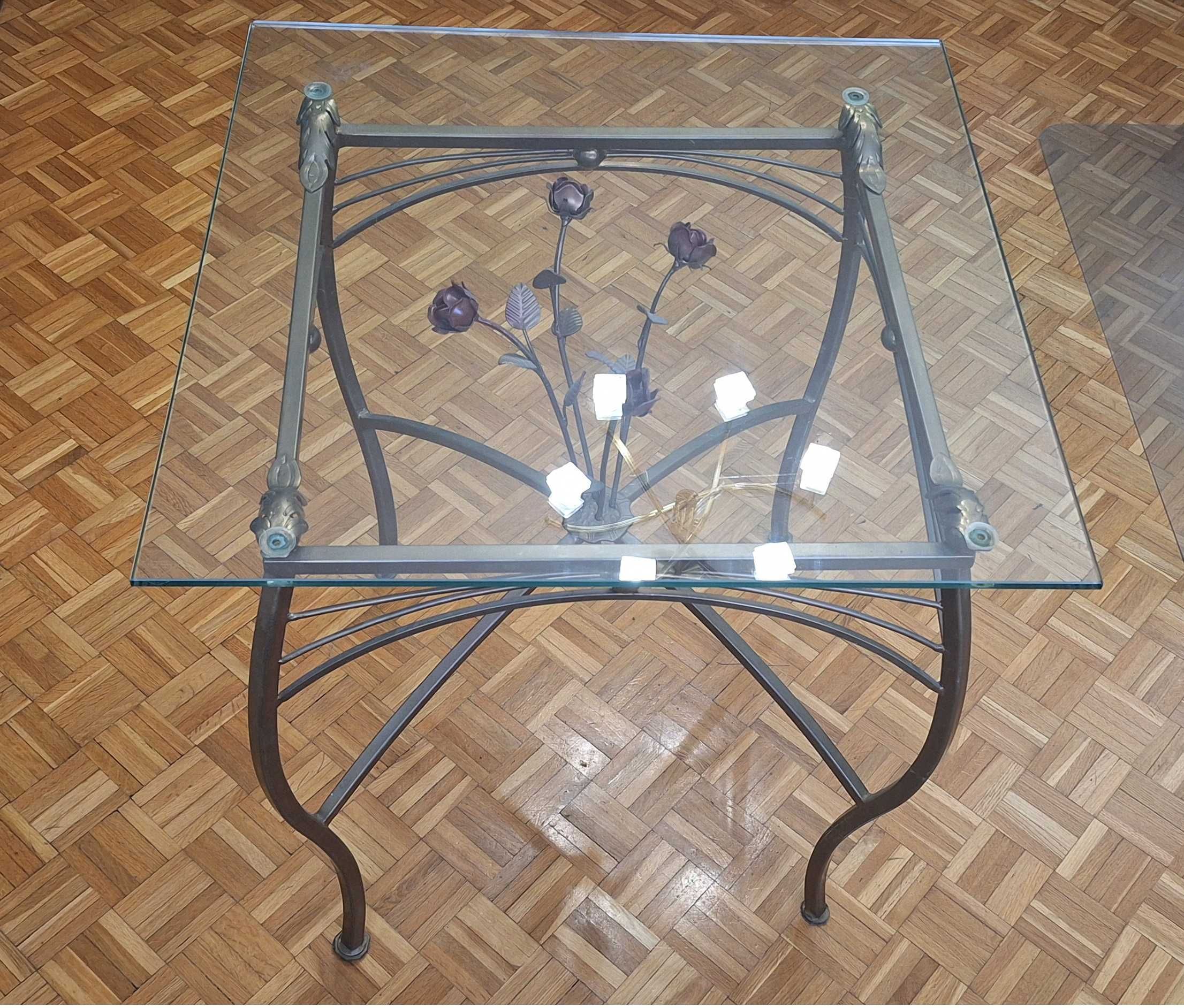 Stolik kawowy 75x75 cm. metal ręcznie spawany róże + szkło hartowane