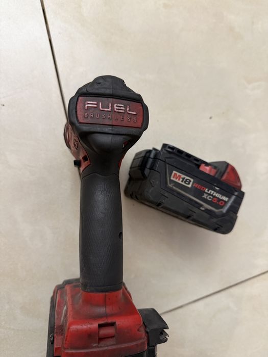 Гайковерт M18 MILWAUKEE + 2АКБ