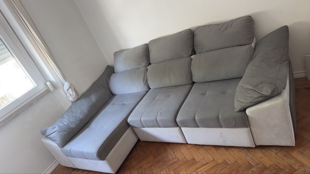 Sofá cama com três lugares