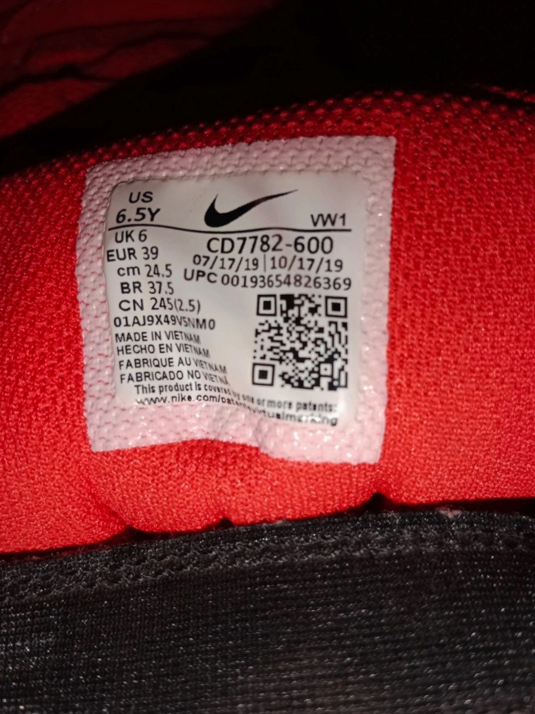 Czerwone buty Nike