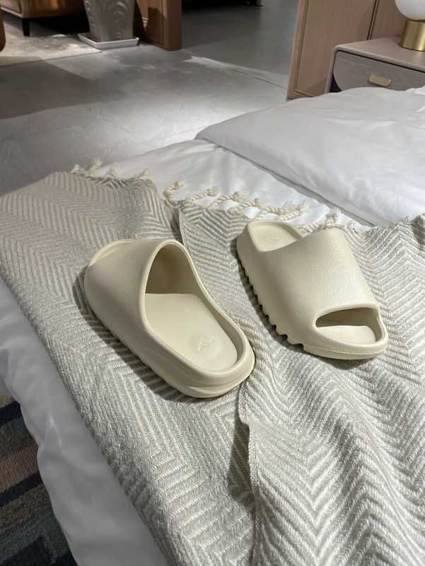 YeezyBoostSlideUnisextrampkiBone.41