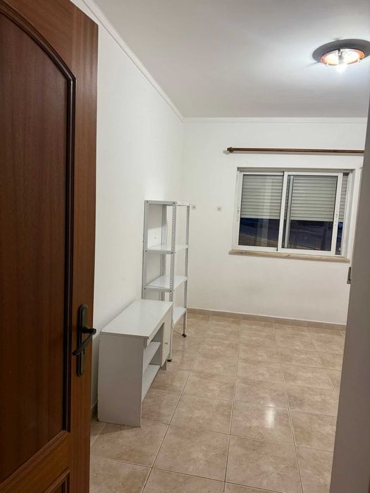 Alugam-se  quartos na Penha