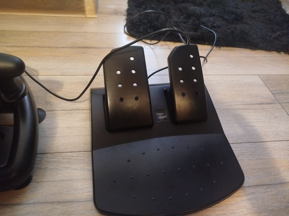 Kierownica + pedał gazu i hamulca ps4 ps5 , pc