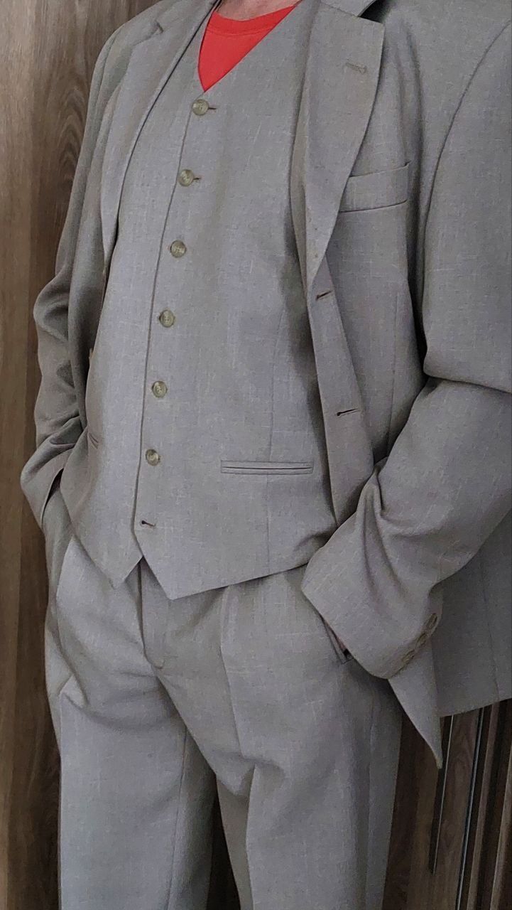 Класичний чоловічий однобортний демі костюм-трійка з італійської ткані