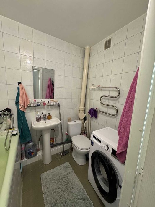 Продаж 2 к квартири Ракове косметичний ремонт з меблями